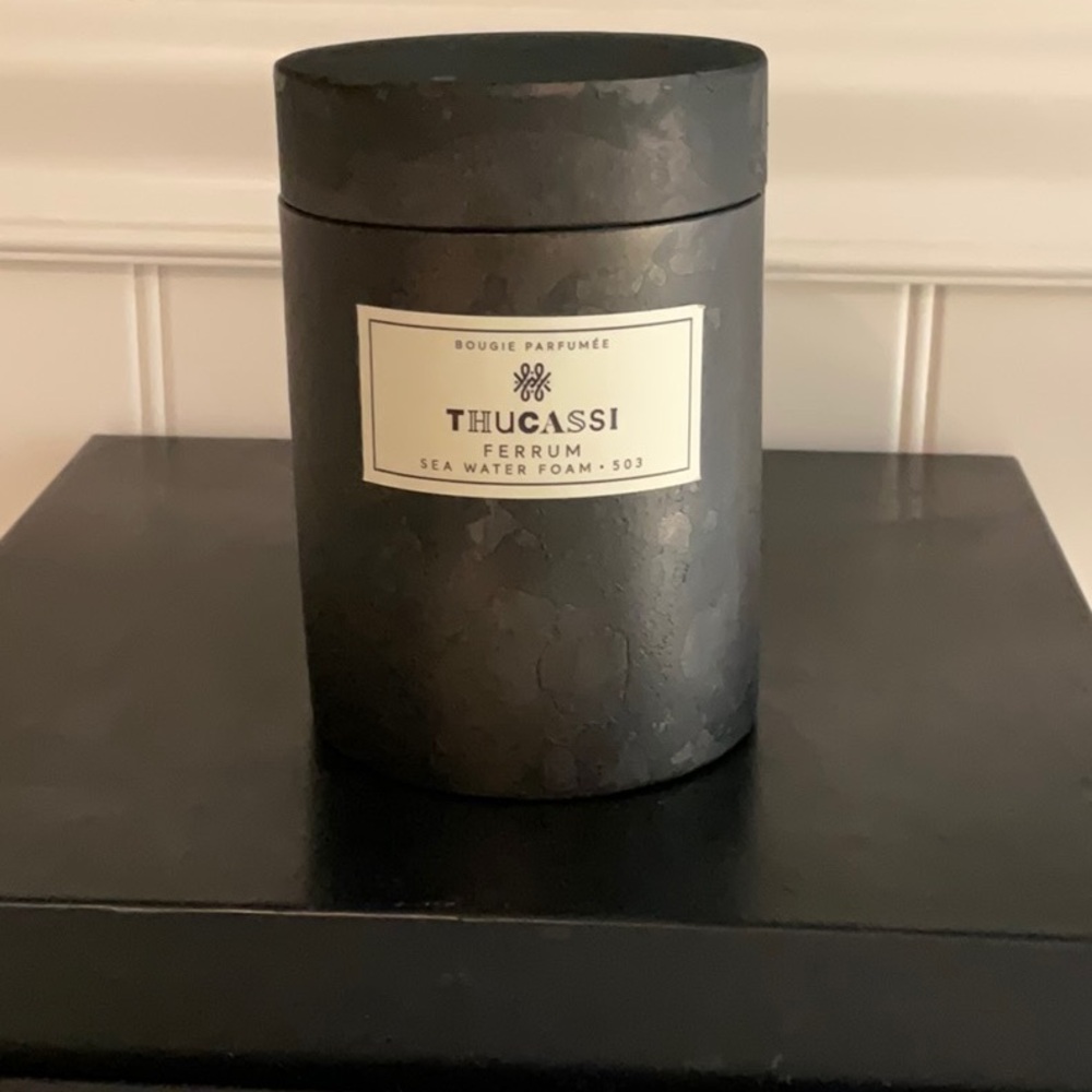 THUCASSI Ferum “Sea Water Foam” #503 Candle 8.8oz Distressed Iron Container